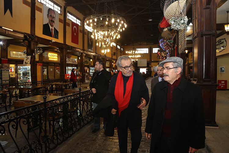 Gazeteci ve televizyon programcısı Güneri Civaoğlu Eskişehir’e gelerek Büyükşehir Belediyesi tarafından hayata geçirilen şehircilik çalışmalarını yakından takip etti.