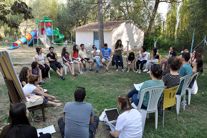 Tepebaşı Belediyesi Gençlik Merkezleri tarafından düzenlenen SivilGENÇ-Gençlik, Gönüllülük ve Proje Kampı sona erdi. Gençlerin farkındalık kazanması amacı ile organize edilen eğitim kampı, Seyitgazi Santral Park’ta 5 gün sürdü. 