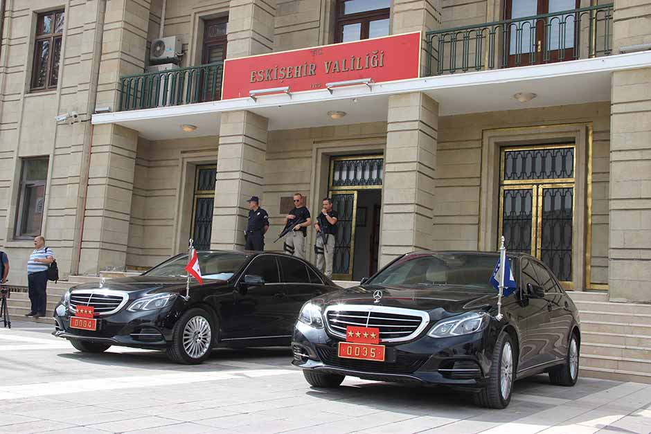 Genelkurmay Başkanı Orgeneral Hulusi Akar, Hava Kuvvetleri Komutanı Orgeneral Abidin Ünal ile birlikte Eskişehir Valisi Azmi Çelik’i ziyaret etti. 