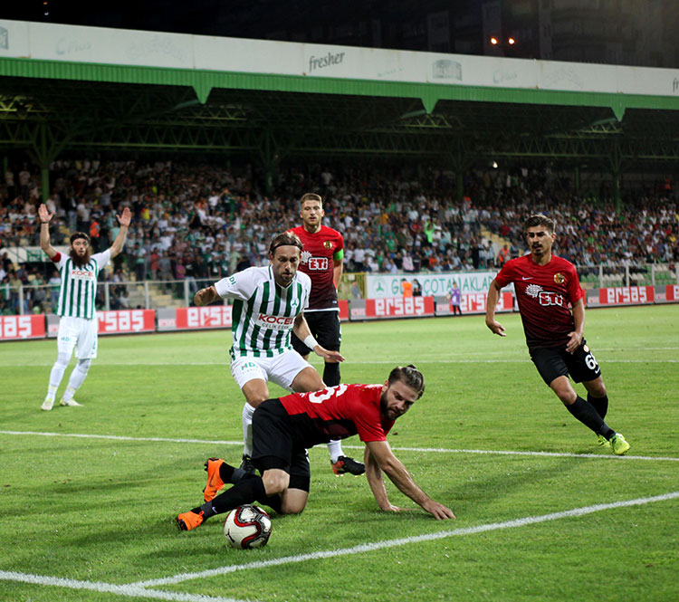 Spor Toto 1. Lig’in 1. haftasında Eskişehirspor, Giresunspor'a 3-1 mağlup oldu. 