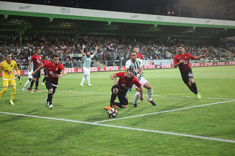 Spor Toto 1. Lig’in 1. haftasında Eskişehirspor, Giresunspor'a 3-1 mağlup oldu. 