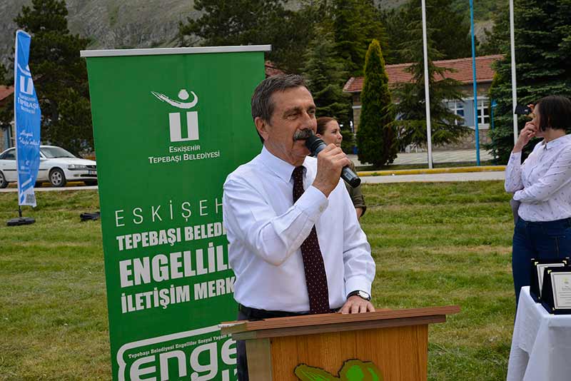 Tepebaşı Belediyesi tarafından “Gökyüzünde Engel Yok 2” sloganı ile düzenlenen Model Uçak Başlangıç Kursu’nu başarı ile tamamlayan zihinsel yetersizliği bulunan bireyler, sertifikalarını düzenlenen Model Uçak Festivali programı ile aldı.