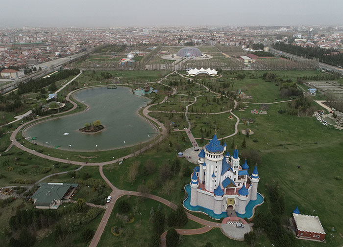 Fotoğrafta, Eskişehir Sazova Kültür Sanat ve Bilim Parkı görülüyor.