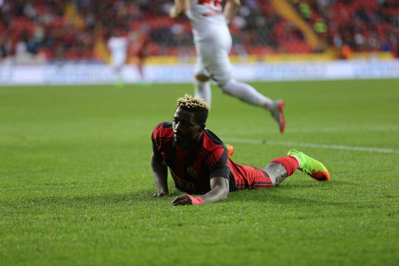 TFF 1.Lig'in 31. haftasında Eskişehirspor, sahasında Samsunspor'u 6-1'lik skorla farklı mağlup etti ve şampiyonluk yolunda kritik 3 puanı hanesine yazdırdı.