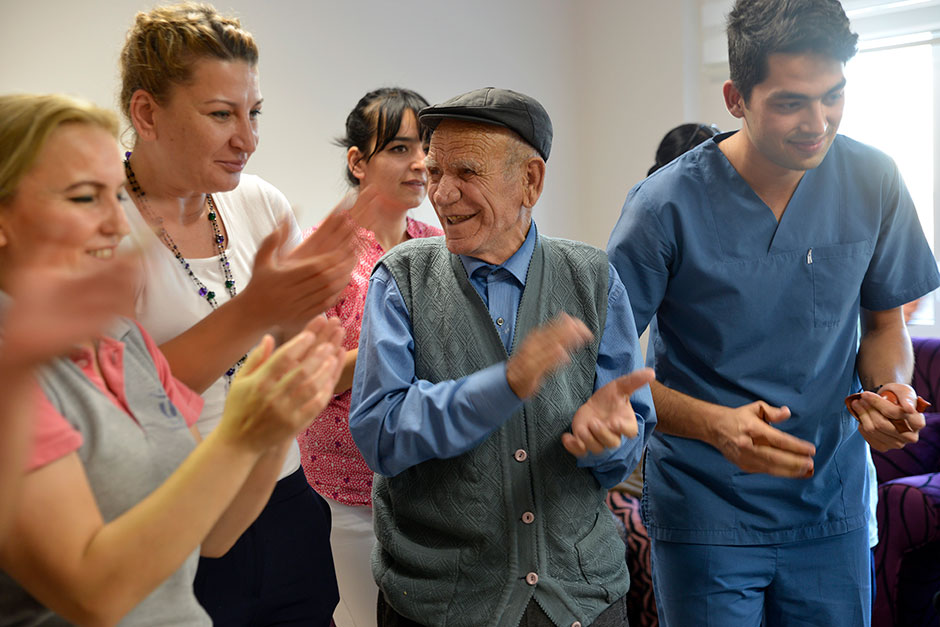 Tepebaşı Belediyesi tarafından 21 Eylül Dünya Alzheimer Günü dolayısıyla alzheimer hastaları için eğlence programı düzenlendi.