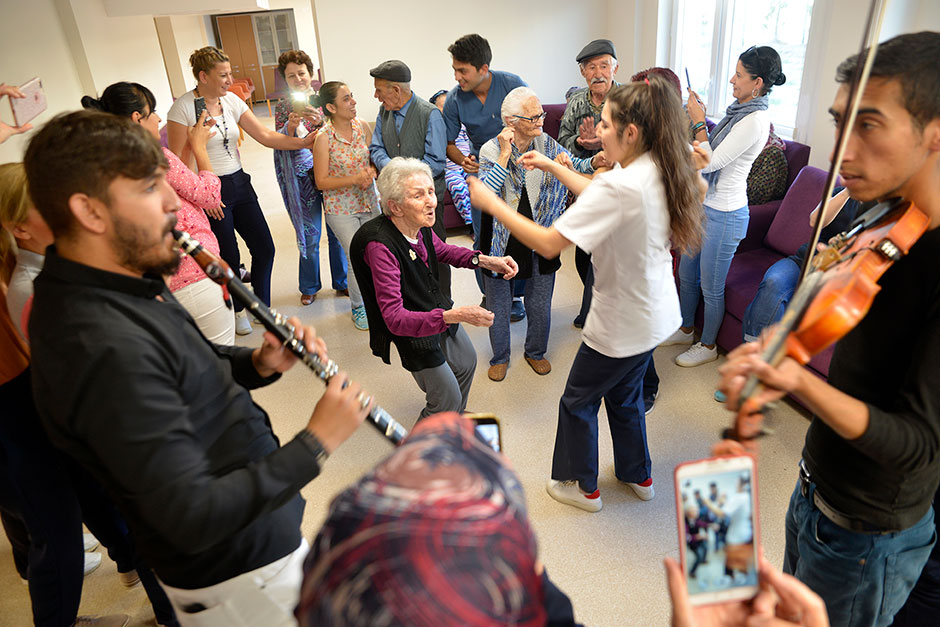 Tepebaşı Belediyesi tarafından 21 Eylül Dünya Alzheimer Günü dolayısıyla alzheimer hastaları için eğlence programı düzenlendi.