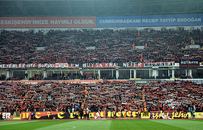 TFF 1. Lig ekiplerinden Eskişehirspor, teknik direktör Mustafa Denizli yönetiminde ilk galibiyetini Göztepe karşısında 4-0'lık skorla aldı.