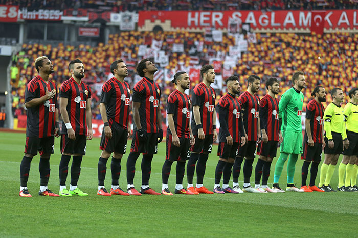 TFF 1. Lig ekiplerinden Eskişehirspor, teknik direktör Mustafa Denizli yönetiminde ilk galibiyetini Göztepe karşısında 4-0'lık skorla aldı.