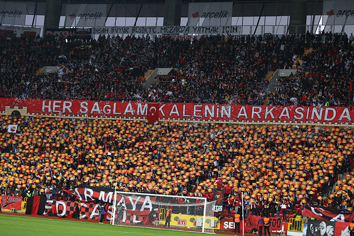 TFF 1. Lig ekiplerinden Eskişehirspor, teknik direktör Mustafa Denizli yönetiminde ilk galibiyetini Göztepe karşısında 4-0'lık skorla aldı.