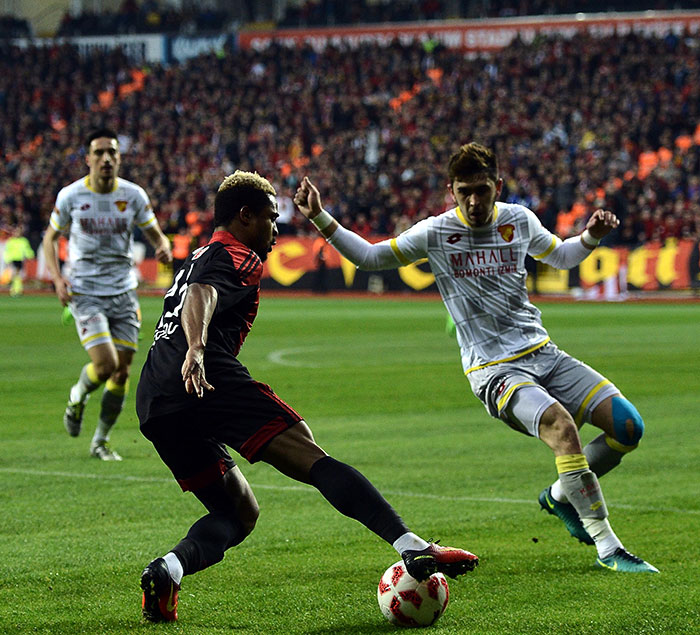 TFF 1. Lig ekiplerinden Eskişehirspor, teknik direktör Mustafa Denizli yönetiminde ilk galibiyetini Göztepe karşısında 4-0'lık skorla aldı.