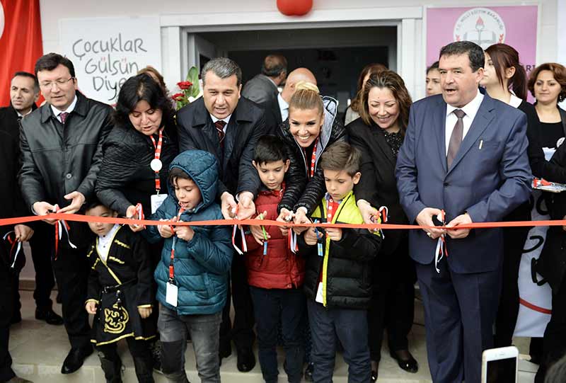 Şarkıcı Gülben Ergen'in kuruculuğunu ve başkanlığını yaptığı Çocuklar Gülsün Diye Derneği, Türkiye genelindeki 37'nci anaokulunu Eskişehir'de açtı.