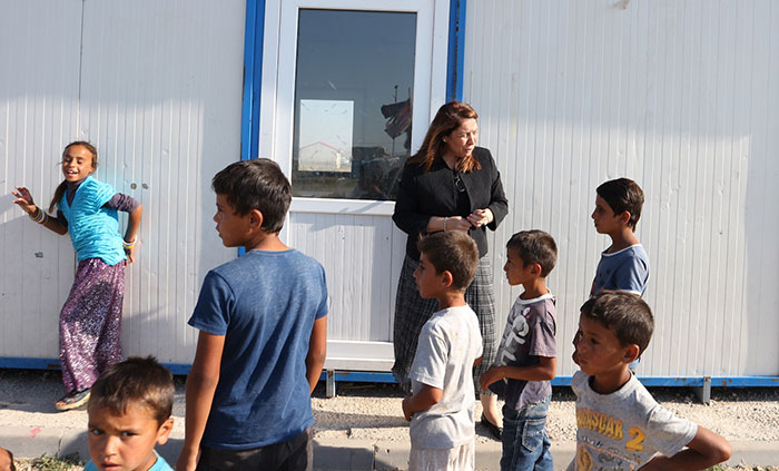 AK Parti Eskişehir Milletvekili ve Avrupa Konseyi Parlamenter Meclisi (AKPM) Üyesi Emine Nur Günay, mevsimlik tarım işçilerinin yoğun olarak yaşadığı Eskişehir'in Alpu ilçesini ziyaret etti. 