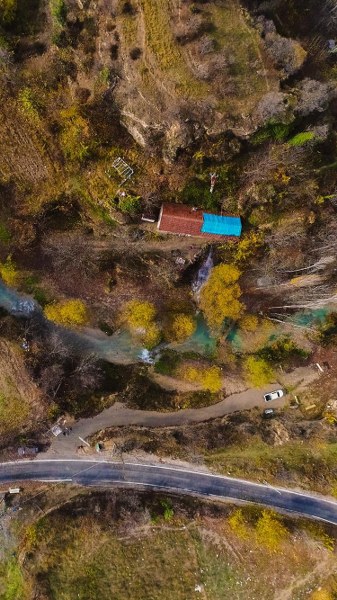 Eskişehir’de doğal güzellikleri ile dikkatleri üzerine çeken Gürleyik Çayı, rengarenk çehresiyle kış mevsimini karşıladı. 