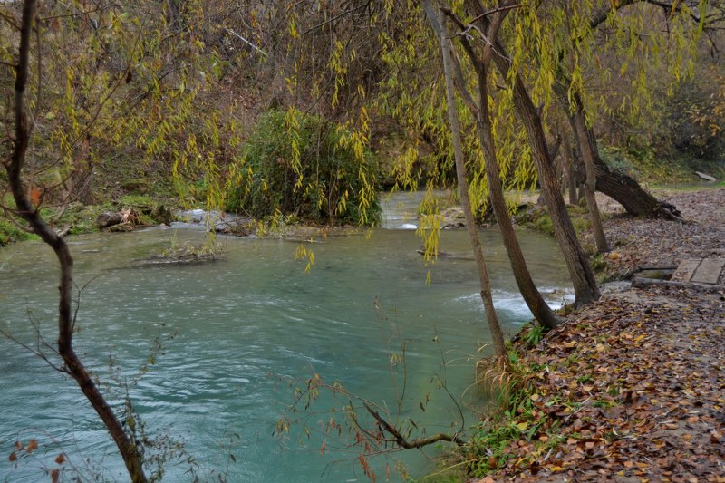 Eskişehir’de doğal güzellikleri ile dikkatleri üzerine çeken Gürleyik Çayı, rengarenk çehresiyle kış mevsimini karşıladı. 