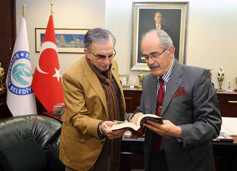 Tiyatro sanatçısı ve yönetmen Haldun Dormen'in, 70 yıllık sanat birikimi olan kütüphanesini, mask koleksiyonunu, çalışma odasını, fotoğraf ve resim arşivlerini Eskişehir Büyükşehir Belediyesine bağışladığı bildirildi. 