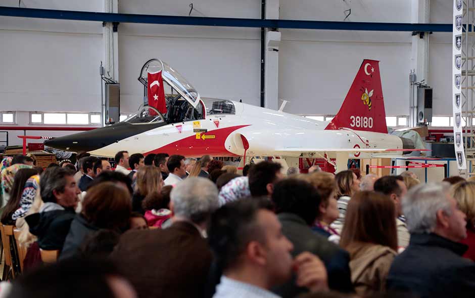 Hava Lojistik Komutanı Hava Korgeneral Atilla Gülan, "1'inci Hava İkmal Bakım Merkezi olarak yaptığımız başarılı çalışmalar, Cumhuriyetimizin 100'üncü yılında kendi milli muharip uçağımızın envantere kazandırılması ve sonrasında idame, işletme faaliyetlerinin her safhasını dünya standartlarında profesyonel bir anlayışla yerine getireceğimizin en büyük kanıtıdır." dedi.