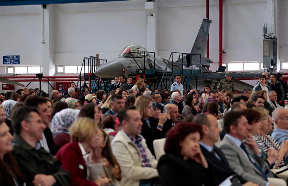 Hava Lojistik Komutanı Hava Korgeneral Atilla Gülan, "1'inci Hava İkmal Bakım Merkezi olarak yaptığımız başarılı çalışmalar, Cumhuriyetimizin 100'üncü yılında kendi milli muharip uçağımızın envantere kazandırılması ve sonrasında idame, işletme faaliyetlerinin her safhasını dünya standartlarında profesyonel bir anlayışla yerine getireceğimizin en büyük kanıtıdır." dedi.