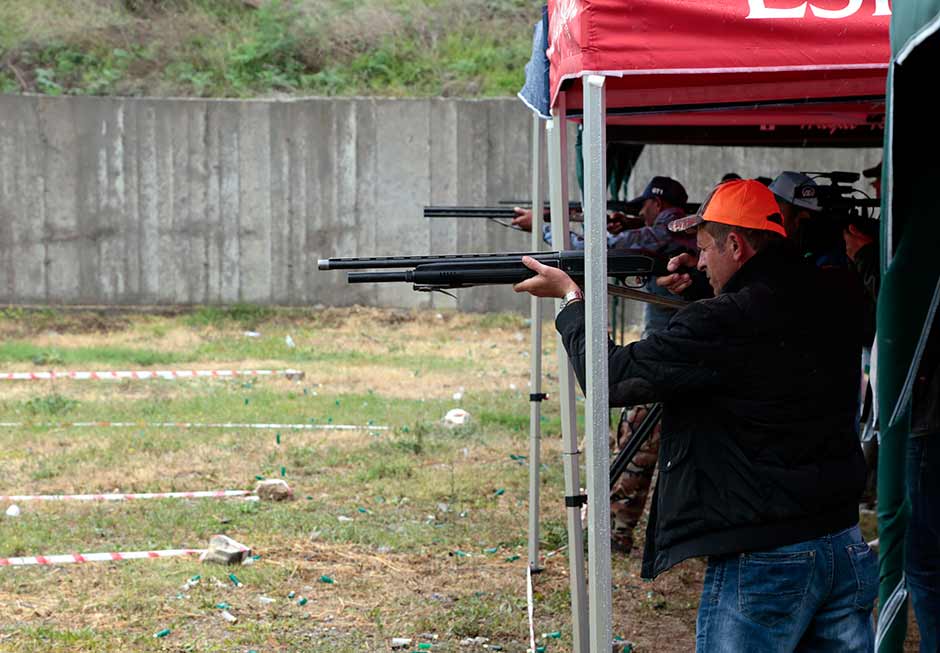 Avcıları canlıdan cansız hedefe yöneltmek için Eskişehir Gençlik Hizmetleri ve Spor İl Müdürlüğü ile ortaklaşa proje başlatan Tepebaşı Avcılık ve Atıcılık Spor Kulübü, lisans çıkardığı 30 avcıyı atıcılık sporuna kazandırdı.