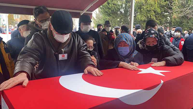 Gece saatlerinde Şırnak 23. Piyade Tümen Komutanlığı’nda düzenlenen törenin ardından şehit Piyade Er Tarık Tarcan’ın naaşı, memleketi Eskişehir’e ulaşmıştı. 