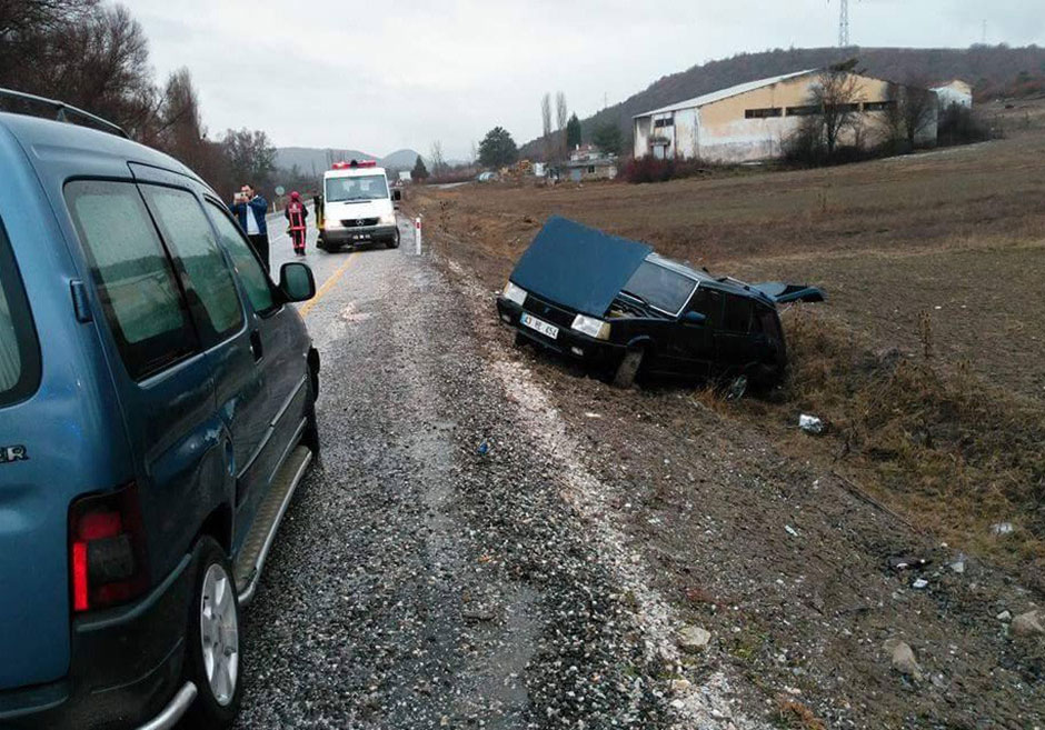 Kütahya’nın Domaniç ilçesinde iki otomobilin çarpışması sonucu meydana gelen trafik kazasında 7 kişi yaralandı.