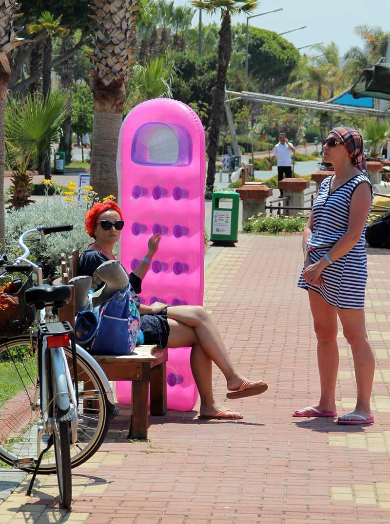 Alanya'daki yarışlar da paraşütçüler şampiyonasının ilk etabı. İkinci, üçüncü etabı da Erzincan'da, Eskişehir'de yapılacak.