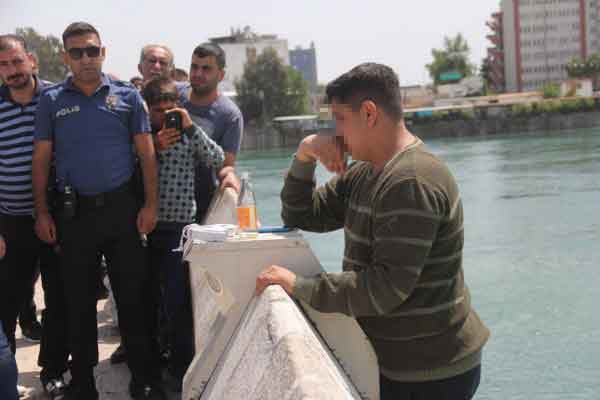 Adana'da bunalıma giren bir çocuk, tarihi Taşköprü'den Seyhan Nehri'ne atladı. Nehirde balık avlayan iki kişi çocuğu sandalla kurtarırken, çevredeki vatandaşlar da bu anları cep telefonlarıyla görüntülemek ve izlemek için birbiriyle yarıştı.  Köprüden geçen bazı vatandaşların ise çocuğa "atla" diye bağırması herkesi hayrete düşürdü.