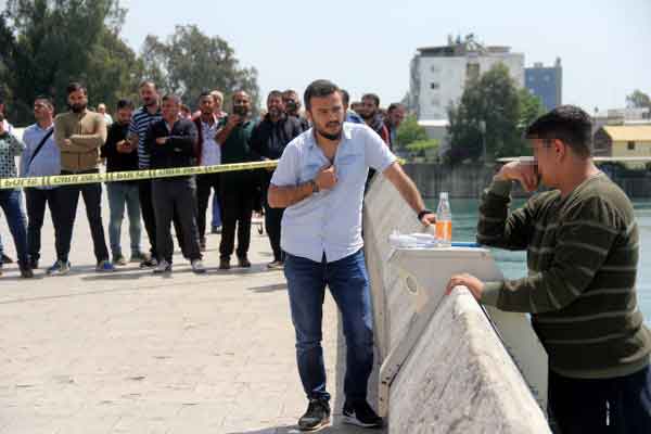 Adana'da bunalıma giren bir çocuk, tarihi Taşköprü'den Seyhan Nehri'ne atladı. Nehirde balık avlayan iki kişi çocuğu sandalla kurtarırken, çevredeki vatandaşlar da bu anları cep telefonlarıyla görüntülemek ve izlemek için birbiriyle yarıştı.  Köprüden geçen bazı vatandaşların ise çocuğa "atla" diye bağırması herkesi hayrete düşürdü.