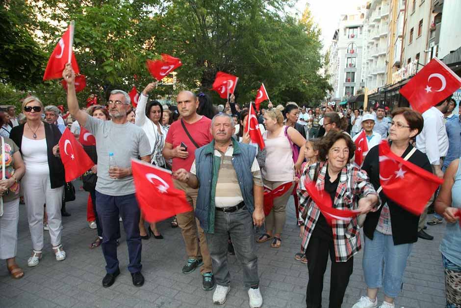 2 Eylül Eskişehir'in işgalden kurtuluşunun yıl dönümü dolayısı ile düzenlenen yürüyüşe yüzlerce Eskişehirli katıldı. 