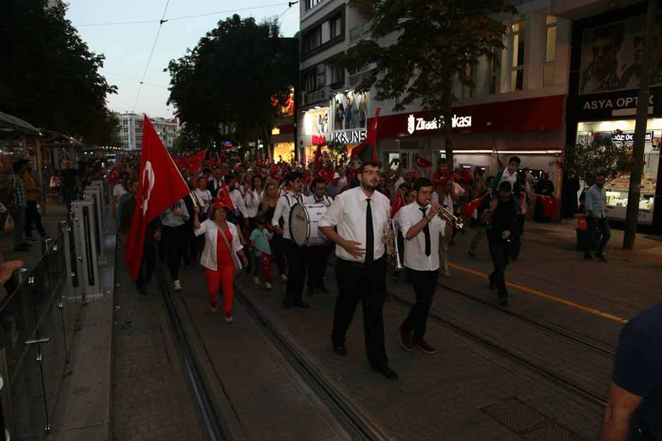 2 Eylül Eskişehir'in işgalden kurtuluşunun yıl dönümü dolayısı ile düzenlenen yürüyüşe yüzlerce Eskişehirli katıldı. 