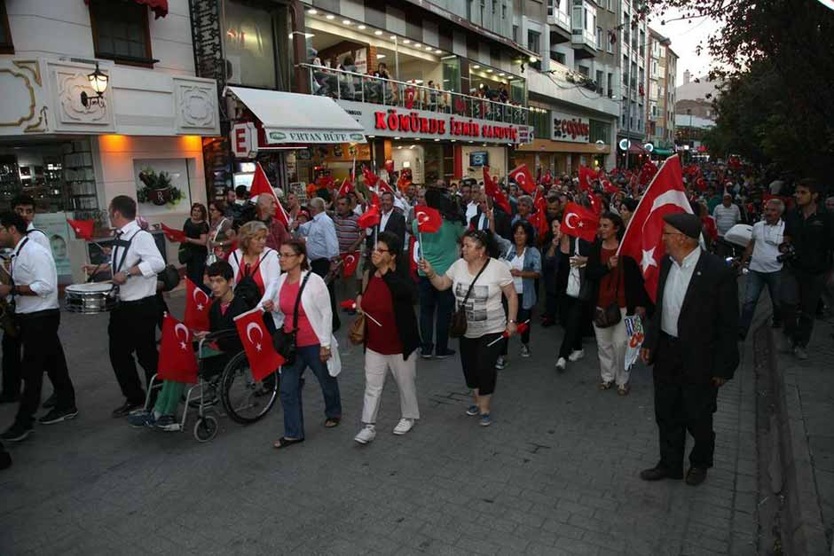 2 Eylül Eskişehir'in işgalden kurtuluşunun yıl dönümü dolayısı ile düzenlenen yürüyüşe yüzlerce Eskişehirli katıldı. 