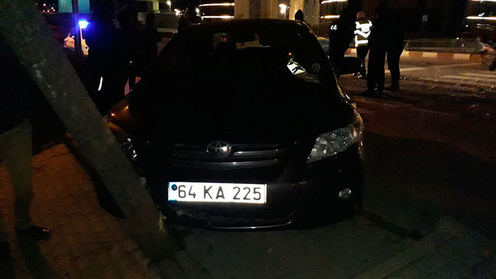 Bilecik'te kırmızı ışıkta bekleyen otomobile başka bir aracın çarpması sonucu meydana gelen trafik kazasında 3 kişi yaralandı.