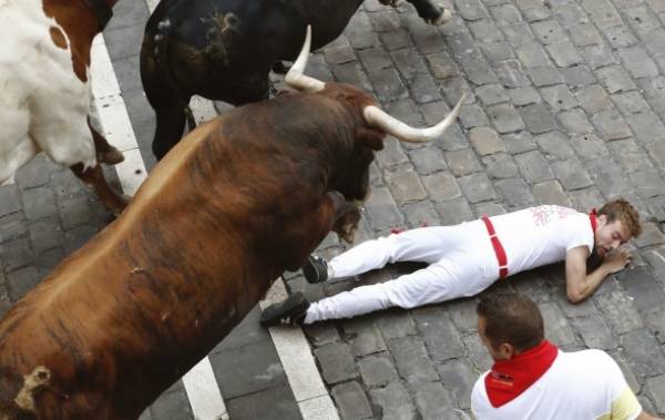 İspanya’nın kuzeyinde bulunan Pamplona San Fermin Festivalinin son gününde 10 kişi yaralandı.