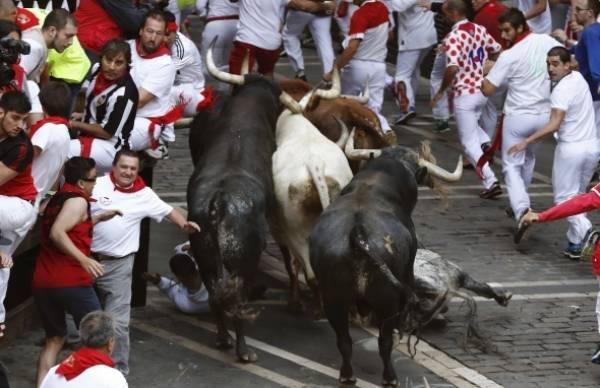 İspanya’nın kuzeyinde bulunan Pamplona San Fermin Festivalinde boğa koşusunun final gününde en az 10 kişinin yaralandığı açıklandı. 