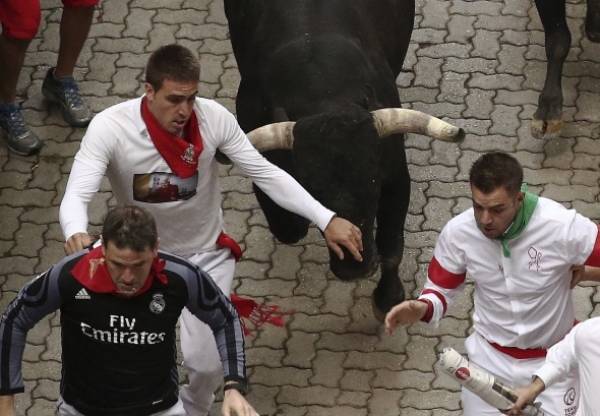 İspanya’nın kuzeyinde bulunan Pamplona San Fermin Festivalinin son gününde 10 kişi yaralandı.