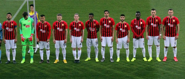 Eskişehirspor'un İstanbulspor deplasmanında 2-1 kaybettiği maçta cefakar Eskişehirspor taraftarı yine deplasman tribününü doldurdu. Karşılaşma sonrası uzun yollardan gelen taraftarımız büyük üzüntü yaşadı. Kısacası olan yine taraftara oldu...