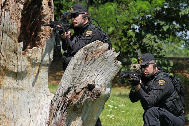 Türk mühendis ve işçisi tarafından geliştirilerek seri üretimine başlanan, dakikada 700 mermi atabilen ve dünyadaki emsallerinden çok daha üstün özelliklere sahip milli piyade tüfeği MPT-76'nın TSK'ya teslimatı sürüyor.