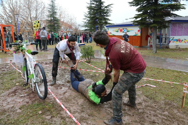 Eskişehir Osmangazi Üniversitesi (ESOGÜ) İzci Topluluğu, Gelecek Atölyesi’nde yemin etti.