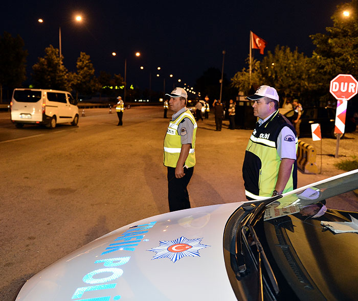 Eskişehir Emniyet Müdürlüğü ve İl Jandarma Komutanlığında görevli personelin yer aldığı asayiş uygulaması  gerçekleştirildi.