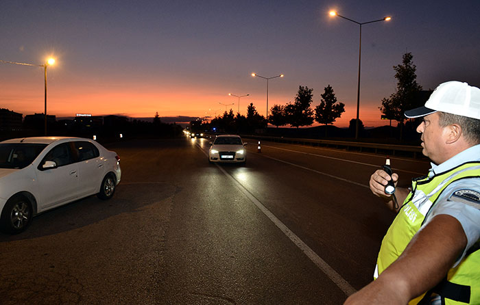 Eskişehir Emniyet Müdürlüğü ve İl Jandarma Komutanlığında görevli personelin yer aldığı asayiş uygulaması  gerçekleştirildi.