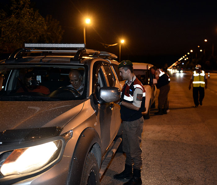 Eskişehir Emniyet Müdürlüğü ve İl Jandarma Komutanlığında görevli personelin yer aldığı asayiş uygulaması  gerçekleştirildi.