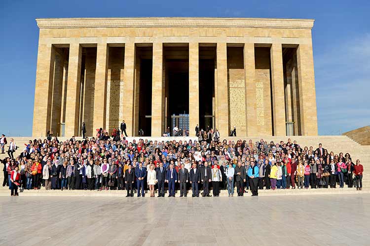 KADINLAR GÜNÜ'NDE ANITKABİR'DELER