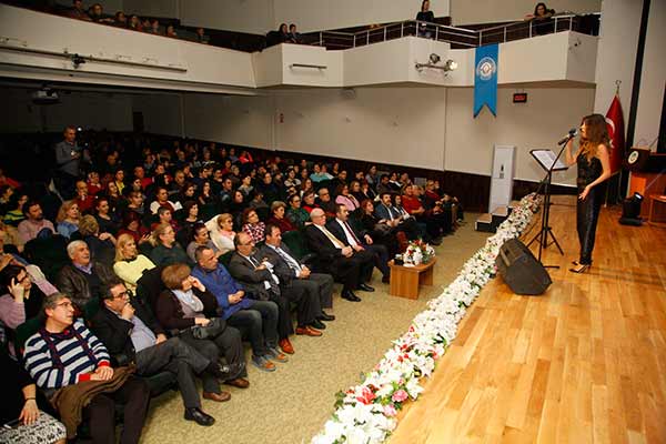 Odunpazarı Belediyesi Kültür ve Sosyal İşler Müdürlüğü, 14 Şubat Sevgililer Günü nedeniyle özel bir konser düzenledi.