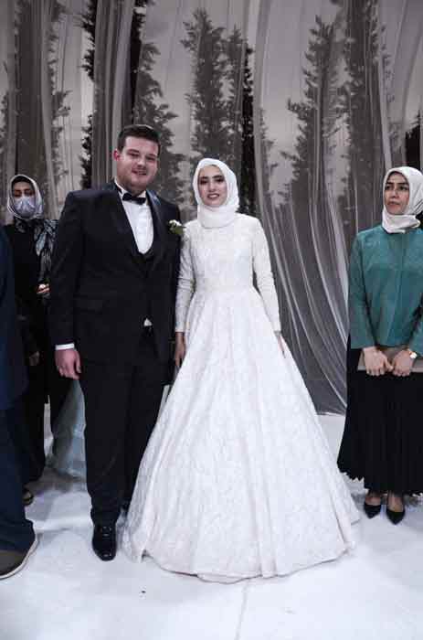 AK Parti MKYK Üyesi Eskişehir Milletvekili Harun Karacan’ın oğlu Alihan Karacan, Esra Kaymaz ile görkemli bir nikah merasimi ile dünya evine girdi