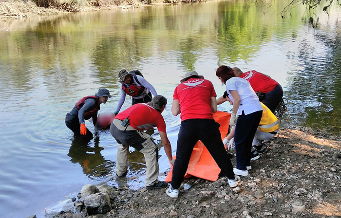 Bilecik’te balık tutarken Sakarya Nehrine düşen 25 yaşındaki gencin cesedini ağabeyi buldu.