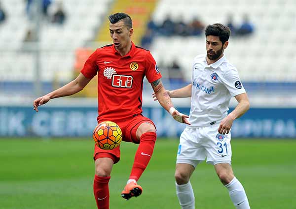 Spor Toto Süper Lig'de 22. hafta maçında Kasımpaşa kendi sahasında ligde kalma mücadelesi veren Eskişehirspor'u 2-1 yendi.