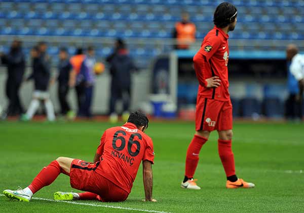 Spor Toto Süper Lig'de 22. hafta maçında Kasımpaşa kendi sahasında ligde kalma mücadelesi veren Eskişehirspor'u 2-1 yendi.