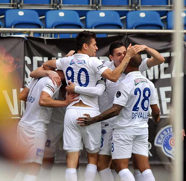 Spor Toto Süper Lig'de 22. hafta maçında Kasımpaşa kendi sahasında ligde kalma mücadelesi veren Eskişehirspor'u 2-1 yendi.