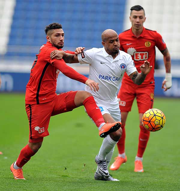 Spor Toto Süper Lig'de 22. hafta maçında Kasımpaşa kendi sahasında ligde kalma mücadelesi veren Eskişehirspor'u 2-1 yendi.