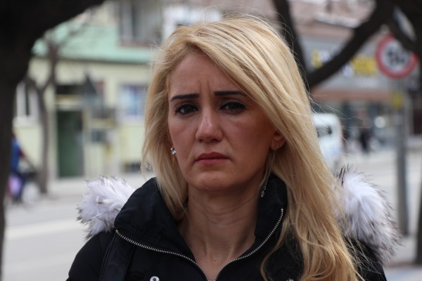 Eskişehir’de yaşayan 41 yaşındaki Yasemin Aslan, 3 hafta önce kaybolan kedisi Prenses’i hava durumuna aldırmadan her gün sokak sokak gezerek ararken, psikolojik olarak da zor zamanlar geçiriyor. 