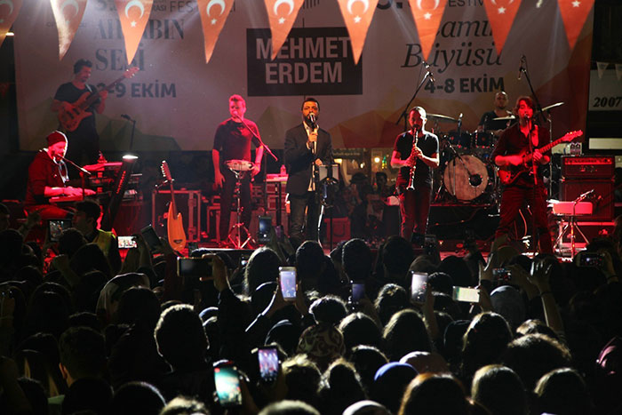 Odunpazarı Belediyesi, 3’üncü Ahşap Heykel Festivali ve 5’inci Cam Festivali kapsamında fidan dikim etkinliği ve Mehmet Erdem Konseri düzenledi. 